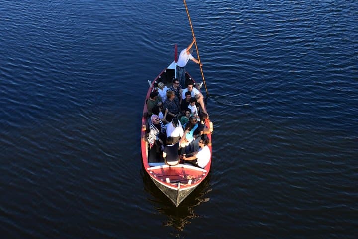 Flusskreuzfahrt in Florenz auf einem traditionellen Barchetto — Foto 5