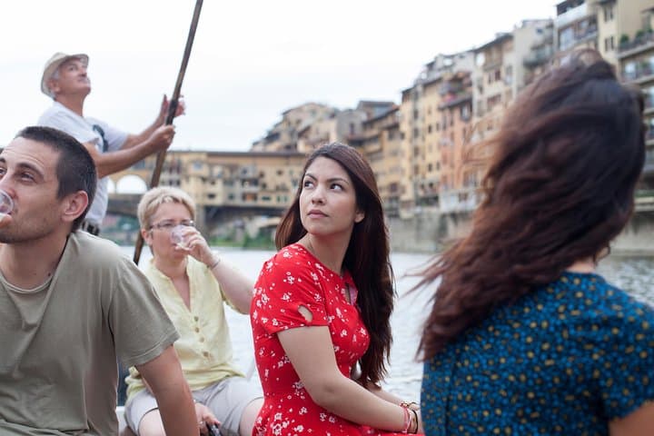 Flusskreuzfahrt in Florenz auf einem traditionellen Barchetto — Foto 3