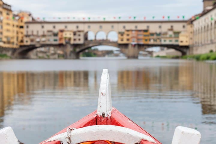 Flusskreuzfahrt in Florenz auf einem traditionellen Barchetto — Foto 2