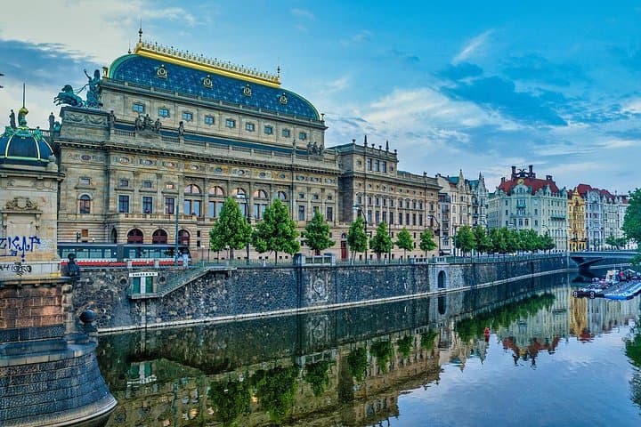 Trasferimento Privato con Visita Guidata da Berlino a Praga