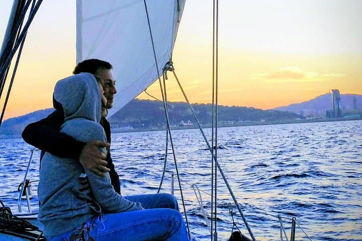 Esperienza di Vela al Tramonto a Barcellona — foto 4