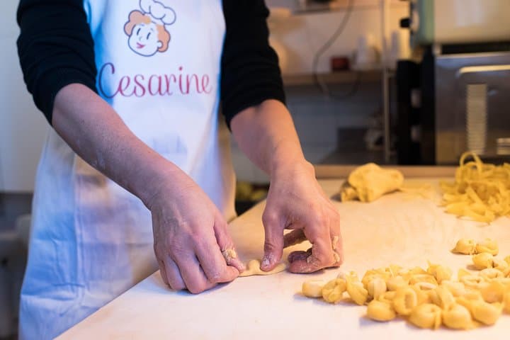 Pasta und Tiramisu in Bologna kochen
