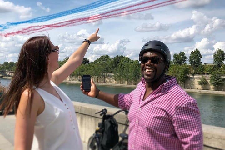 Tour guiado en bicicleta eléctrica familiar por París — foto 4