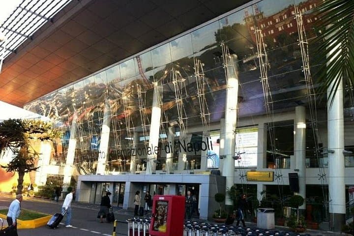 Transfer vom Flughafen Neapel ins Stadtzentrum (oder umgekehrt) — Foto 5