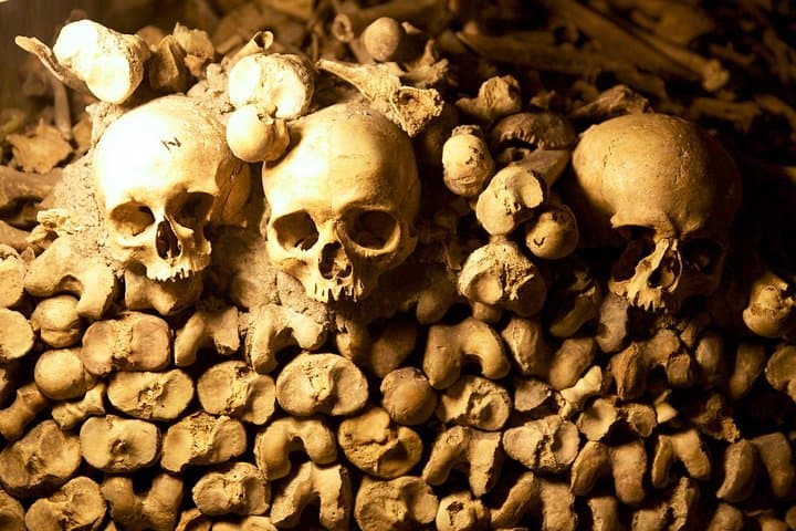 Geführte Tour durch die Pariser Katakomben mit exklusivem Zugang — Foto 1