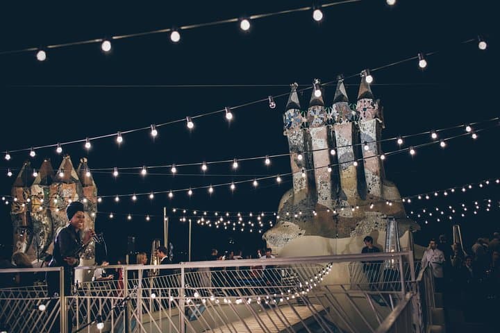 Notti Magiche a Casa Batlló: Visita, Drink e Concerto sul Tetto — foto 3