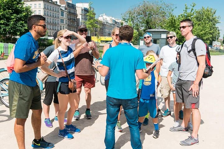 Tour en bicicleta por los puntos destacados de París: Torre Eiffel, Louvre y Notre-Dame — foto 4