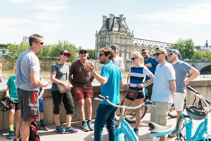 Tour en bicicleta por los puntos destacados de París: Torre Eiffel, Louvre y Notre-Dame — foto 5