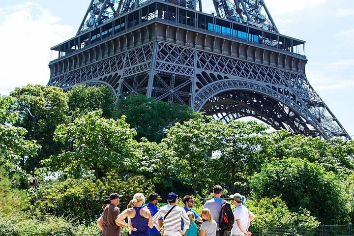 Tour en bicicleta por los puntos destacados de París: Torre Eiffel, Louvre y Notre-Dame