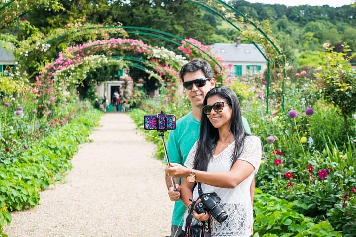 Zeitgebundenes Eintrittsticket für Versailles und Tagesausflug nach Giverny von Paris — Foto 2
