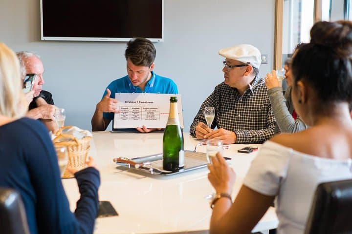 Excursión de un día a Champagne con 6 catas, Reims y bodega desde París — foto 2