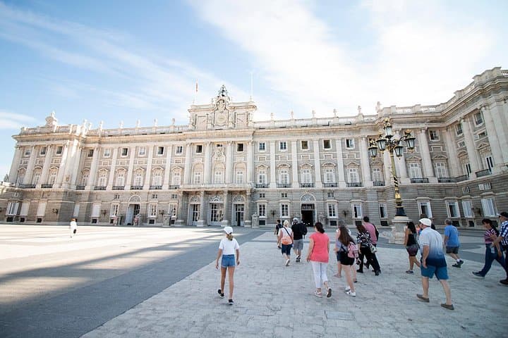 Madrid: Tour Guidato Esperto del Palazzo Reale con Tapas Opzionali