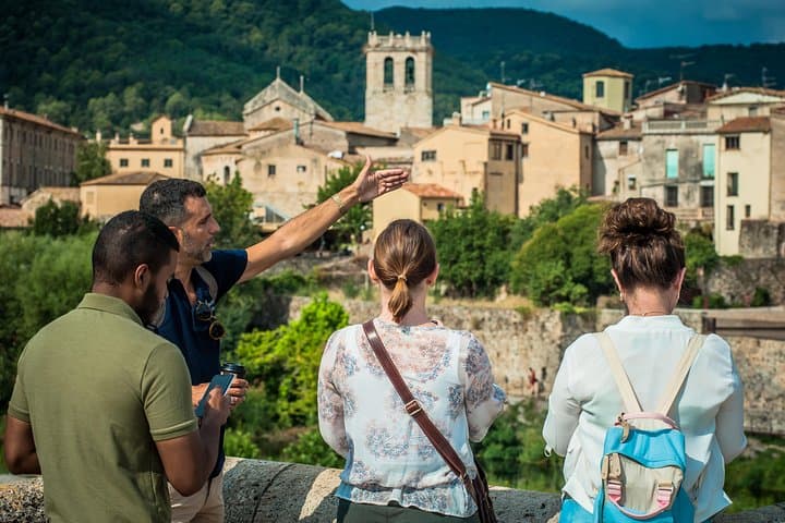 Escursione di un giorno in piccoli gruppi nei tre villaggi medievali da Barcellona — foto 2