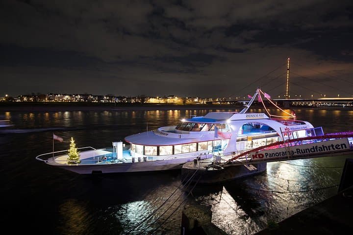 Croisière de Noël de l'après-midi sur le Rhin à Düsseldorf — photo 3