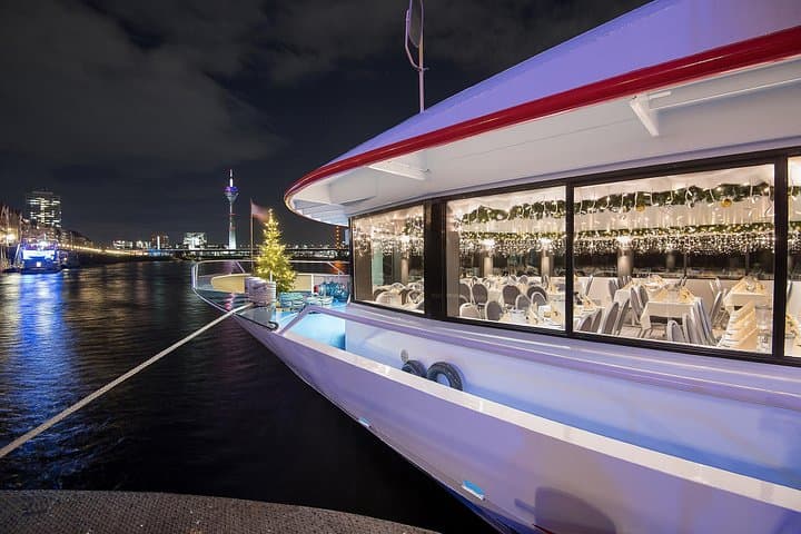 Croisière de Noël de l'après-midi sur le Rhin à Düsseldorf — photo 4