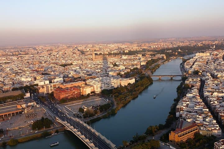 Gepäckaufbewahrung im Stadtzentrum von Sevilla — Foto 3