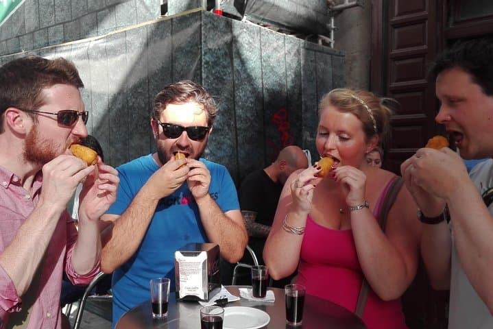 Wein- und Tapas-Lunch-Tour mit einem Einheimischen in Madrid