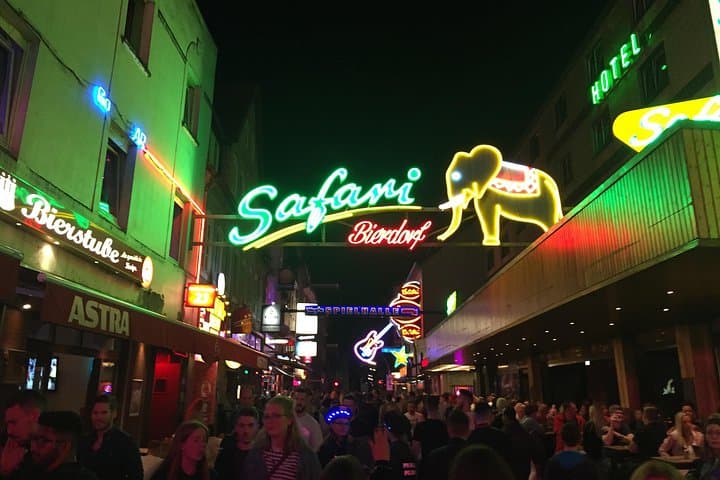 Amburgo: Tour in inglese della Reeperbahn "Luce rossa e reati reali" — foto 3