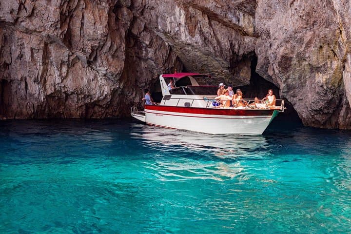 Amalfi: Escursione in Barca per Piccoli Gruppi all'Isola di Capri — foto 4