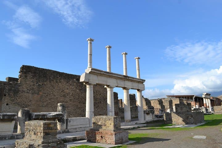 Transfer von Neapel nach Positano mit 2-stündiger Pompeji-Tour — Foto 3