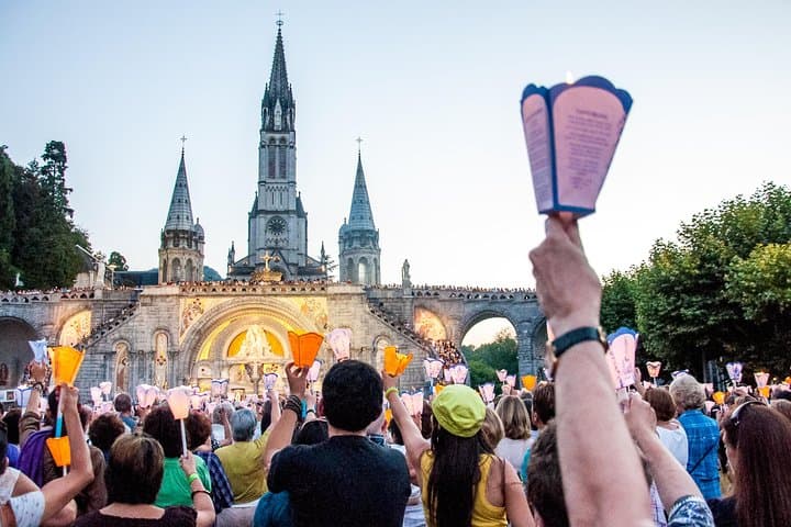 Privater Tagesausflug nach Lourdes von Paris mit dem Hochgeschwindigkeitszug — Foto 3