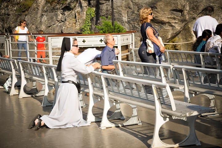 Privater Tagesausflug nach Lourdes von Paris mit dem Hochgeschwindigkeitszug — Foto 5