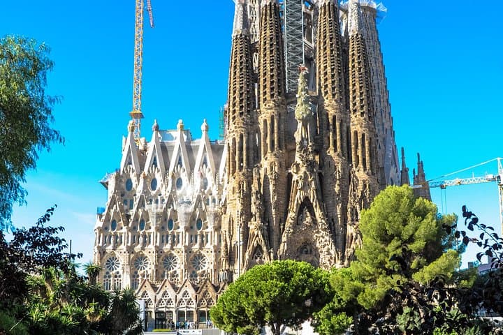 Points forts de Barcelone et visite de la Sagrada Familia — photo 2