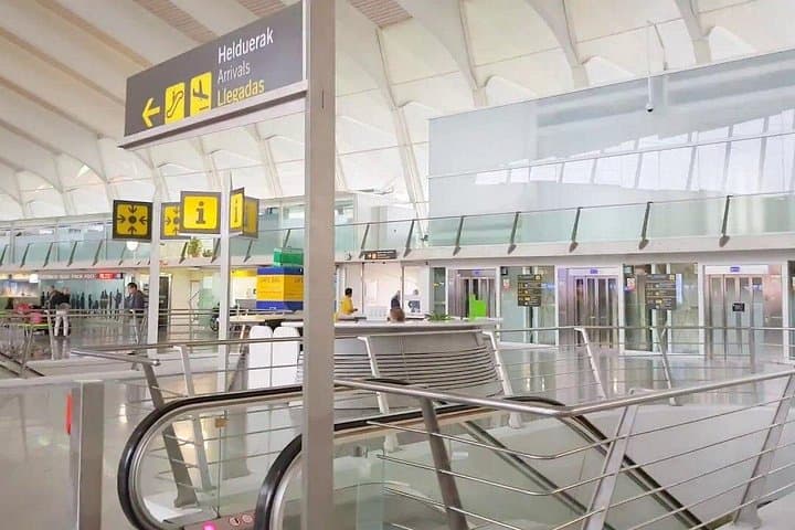Privater Transfer vom Flughafen Bilbao zu verschiedenen Städten — Foto 3