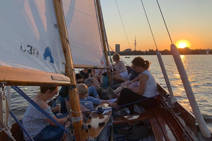 Crucero al Atardecer en Grupo Reducido por el Lago Alster en Hamburgo — foto 2