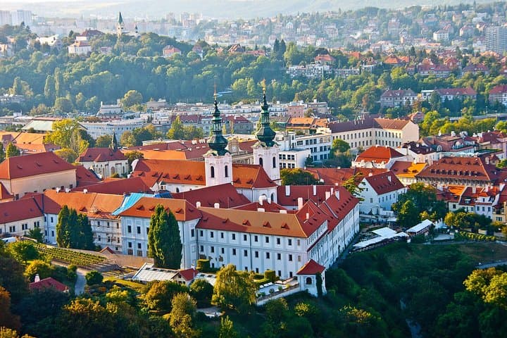 Trasferimento Privato Panoramico da Francoforte a Praga con 4 ore di Visite