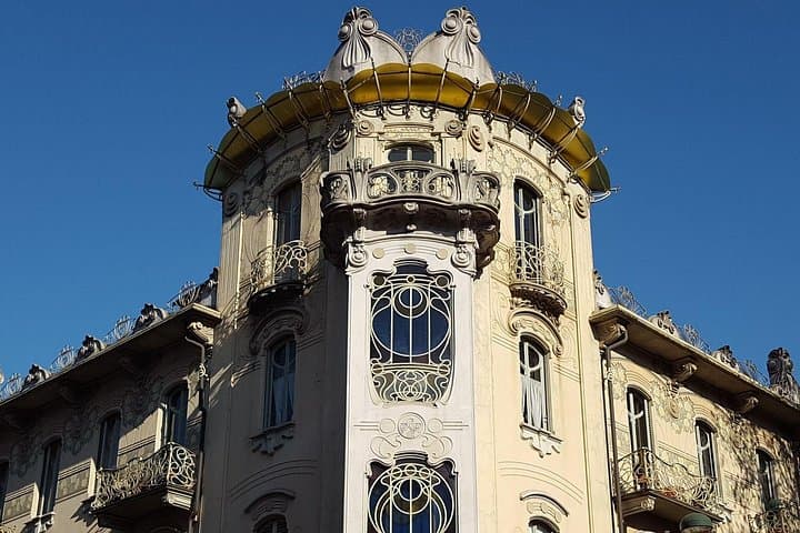 Tour a Piedi sull'Architettura Art Nouveau di Torino con Pausa Caffè