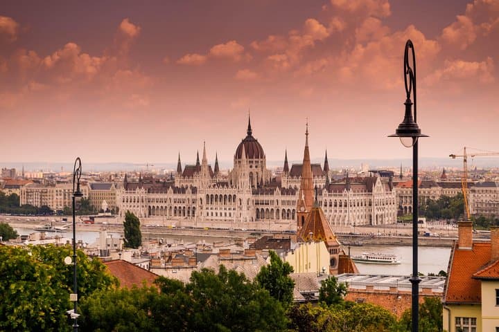 Transfer Privado de Frankfurt a Budapest con Visitas Turísticas