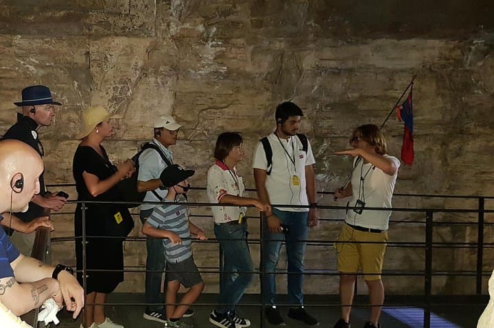 Roma: Tour in Gruppo Ridotto delle Catacombe Sotterranee e Colosseo — foto 5