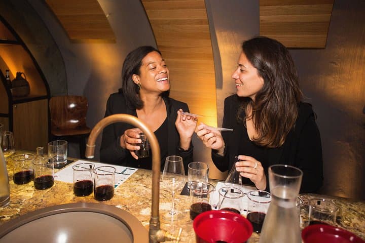 Stellen Sie Ihre eigene Flasche Wein in einem königlichen Weinkeller in Paris her — Foto 3