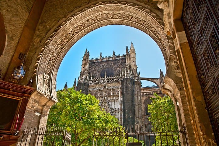 Siviglia: Tour Guidato della Cattedrale e della Giralda con Biglietti — foto 3