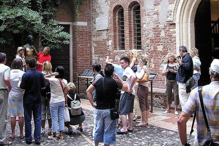 Verona & Gardasee mit Bootsfahrt: Ganztägige Tour ab Mailand — Foto 4