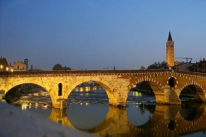 Verona & Gardasee mit Bootsfahrt: Ganztägige Tour ab Mailand — Foto 5