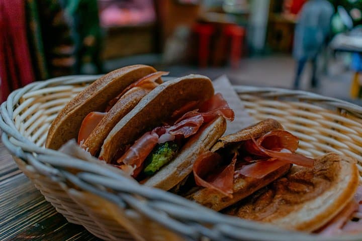 Private Food Tour in Bologna mit 6 oder 10 Verkostungen