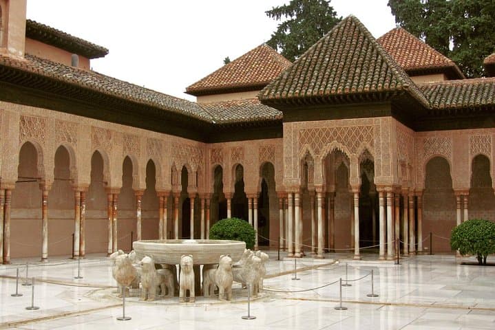 Visite de l'Alhambra, des Nasrides et du Generalife sans attente à Grenade — photo 1