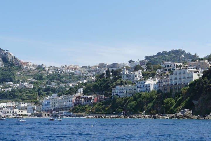 Tour en Grupo Reducido Sin Estrés: Isla de Capri y Gruta Azul desde Nápoles — foto 2