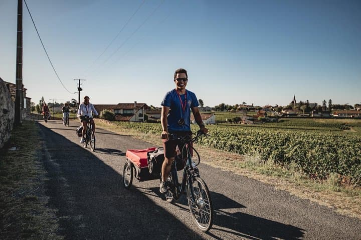 Tour en bicicleta eléctrica por Saint-Emilion con catas de vino y almuerzo — foto 3