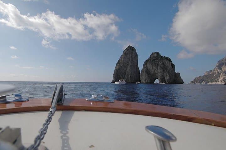 Kleingruppen-Tagesausflug nach Capri von Positano oder Praiano — Foto 3
