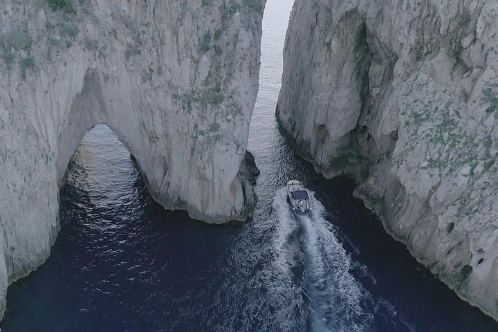 Kleingruppen-Tagesausflug nach Capri von Positano oder Praiano — Foto 4