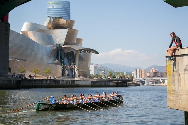 Bilbao, mercato della Ribera e Museo Guggenheim da San Sebastian