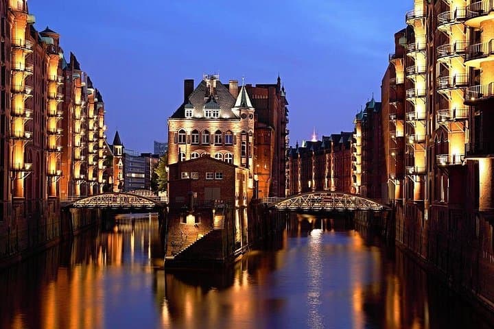 Crucero Nocturno de Luz en Hamburgo de 90 minutos – Speicherstadt y Puerto — foto 2