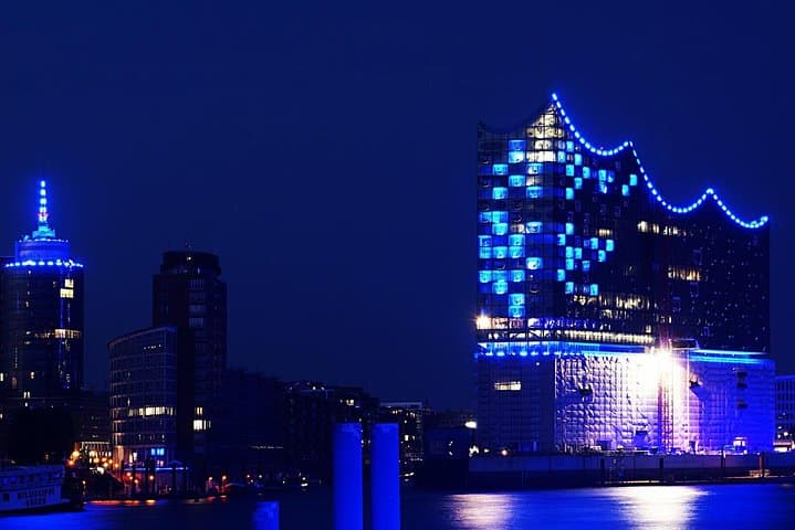 Hamburg Light Cruise 90 minutes – Speicherstadt & Hafen at night — photo 5
