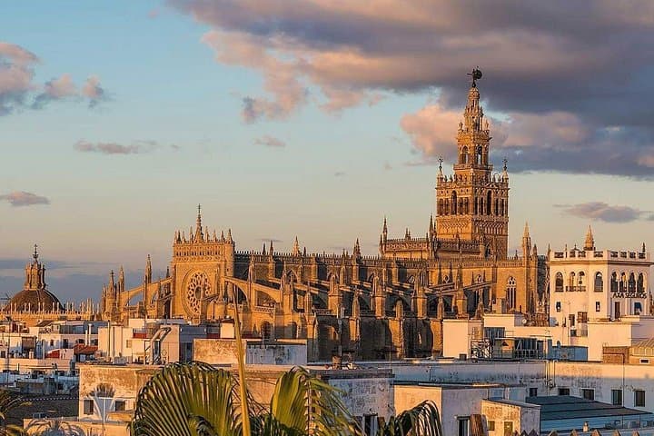 Sevilla: Tour Privado del Alcázar, Catedral y Plaza España — foto 2