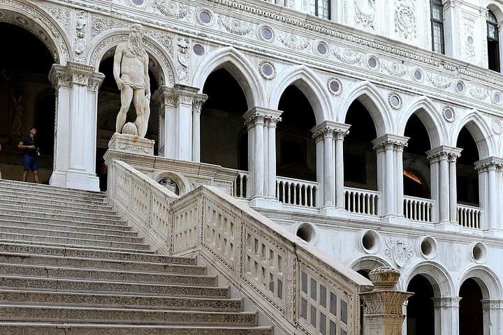 Venedig Highlights: Dogenpalast, Markusdom, Stadtführung — Foto 3