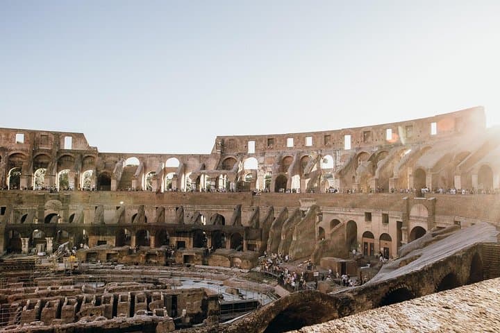Puerta de los Gladiadores: Tour Especial de Acceso al Coliseo con Piso de Arena