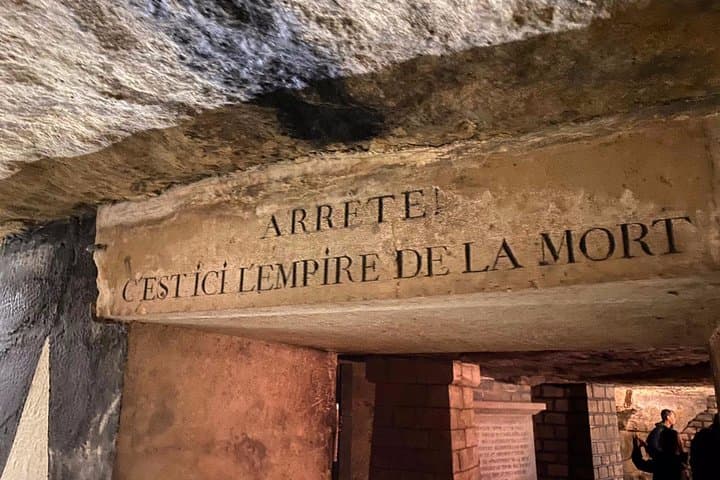 Tour Guiado Semi-Privado por las Catacumbas de París — foto 3